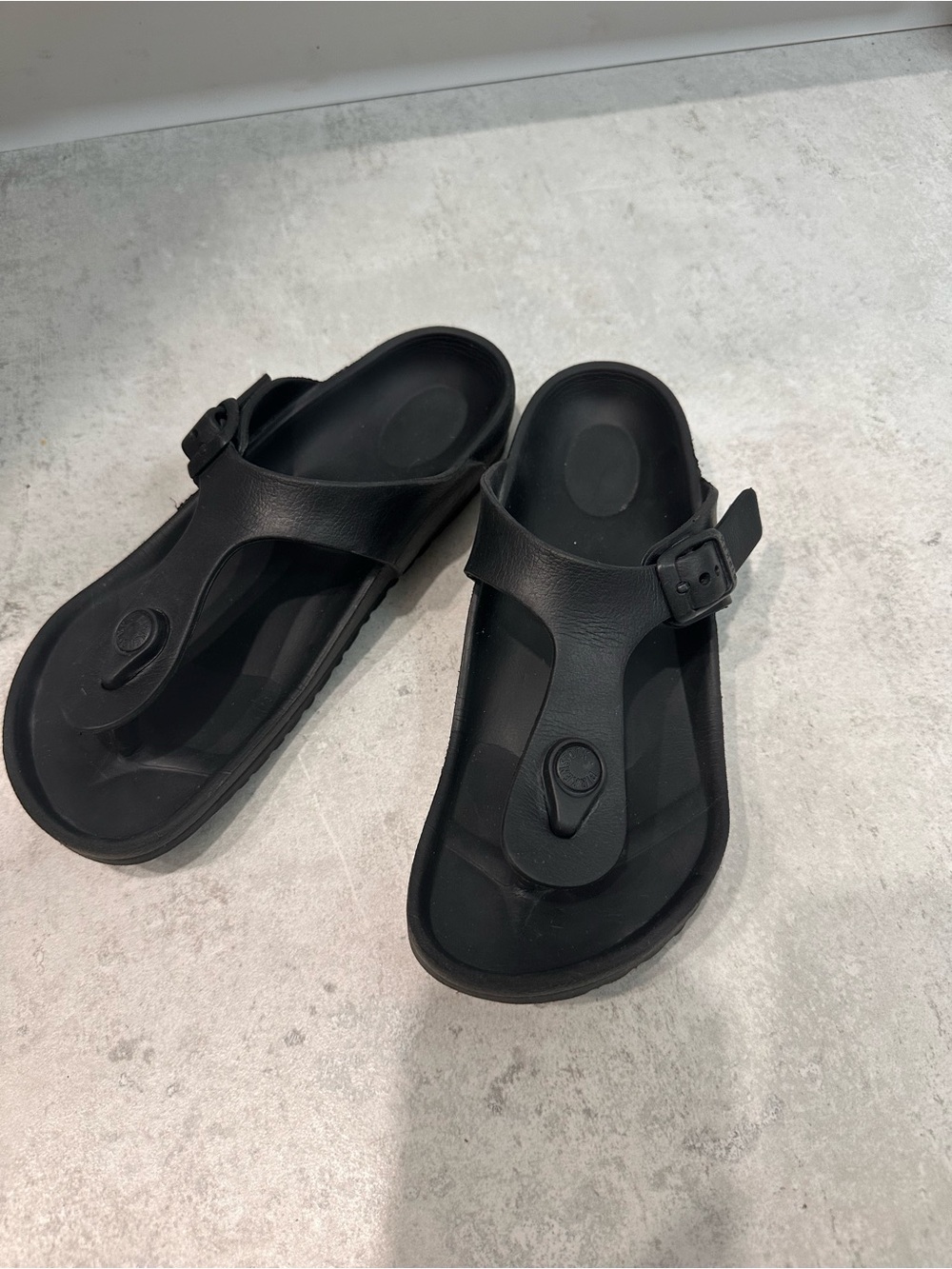 Birkenstock Black Kids' Thong Sandals with Buckle